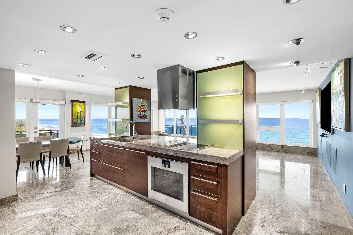 OCEAN REEF TOWERS - Residential