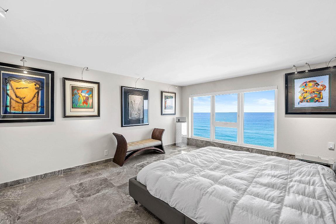 OCEAN REEF TOWERS - Residential