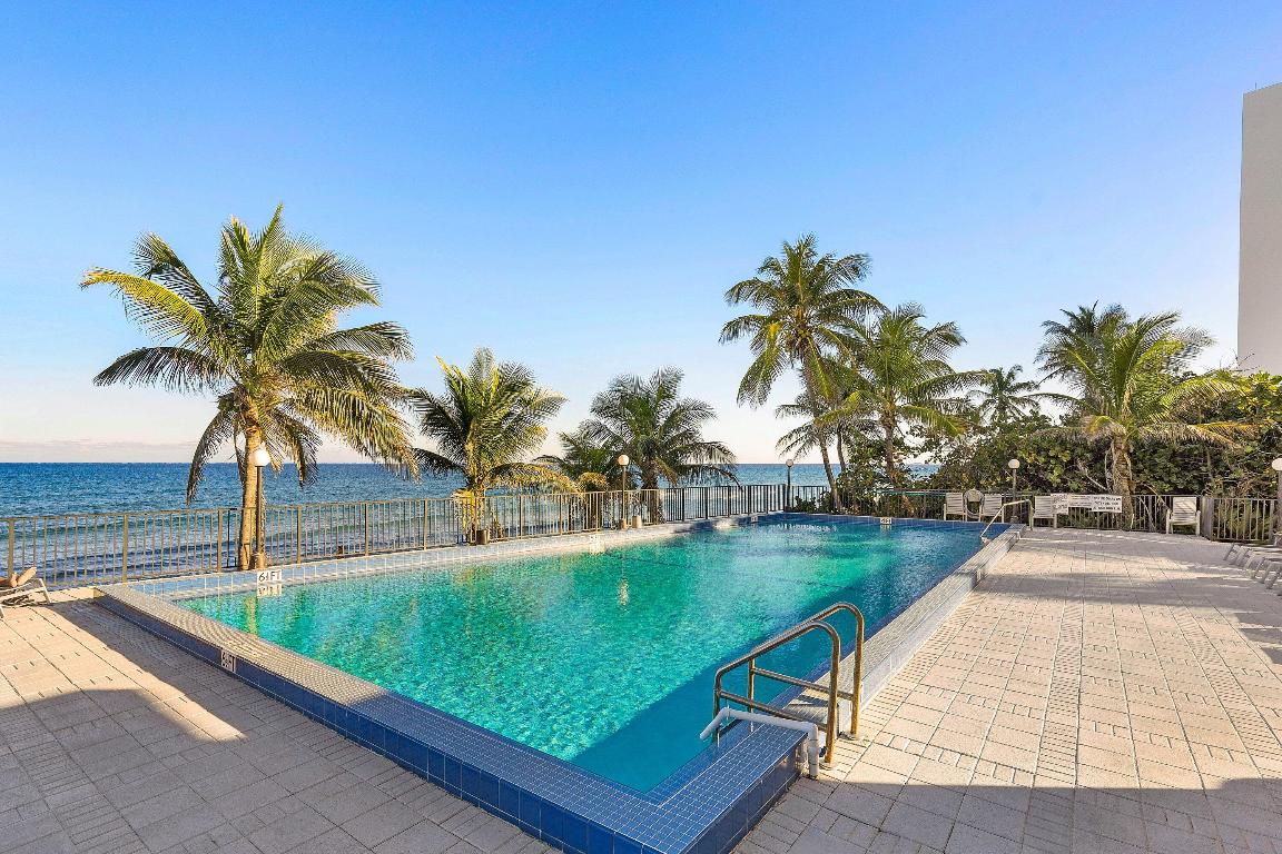 OCEAN REEF TOWERS - Residential