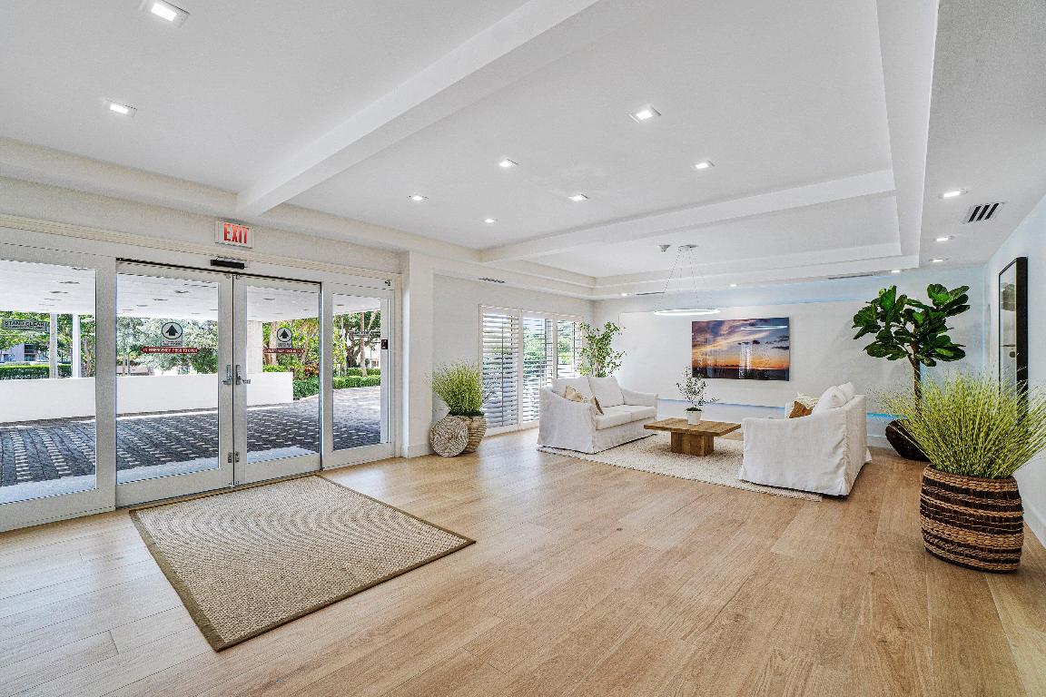 OCEAN REEF TOWERS - Residential