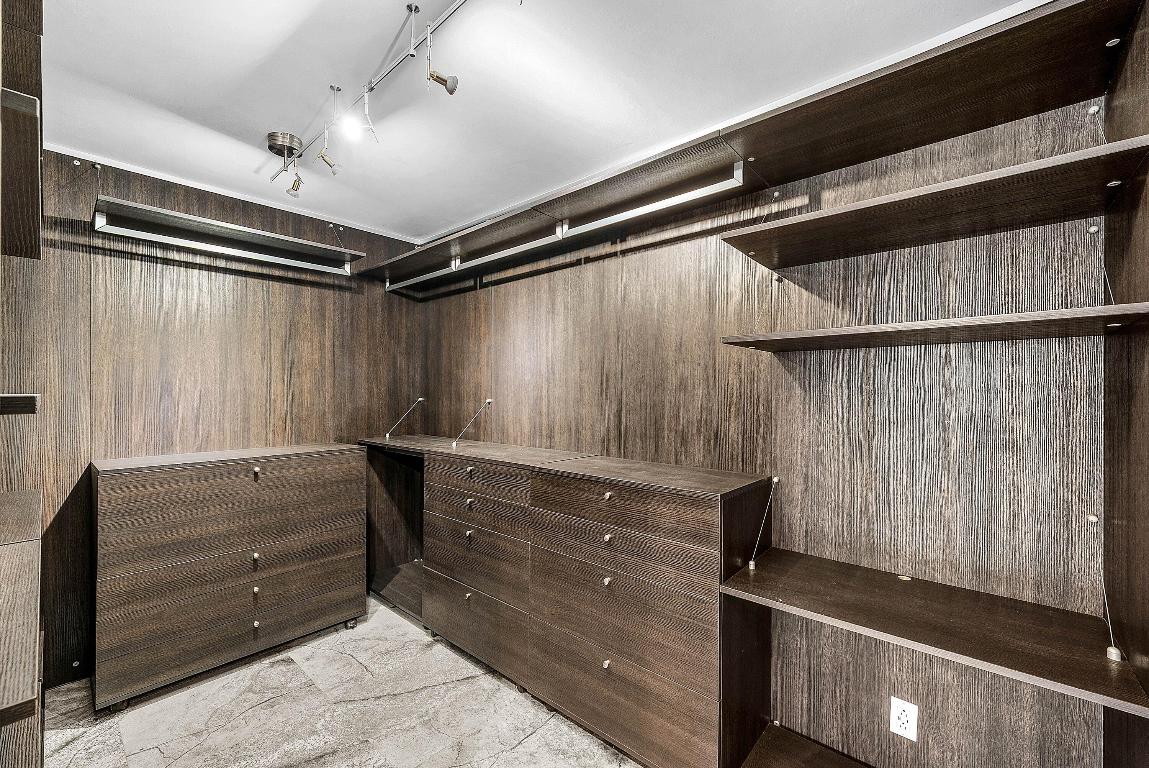 OCEAN REEF TOWERS - Residential