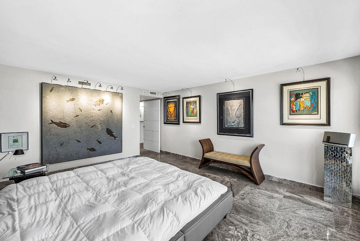 OCEAN REEF TOWERS - Residential