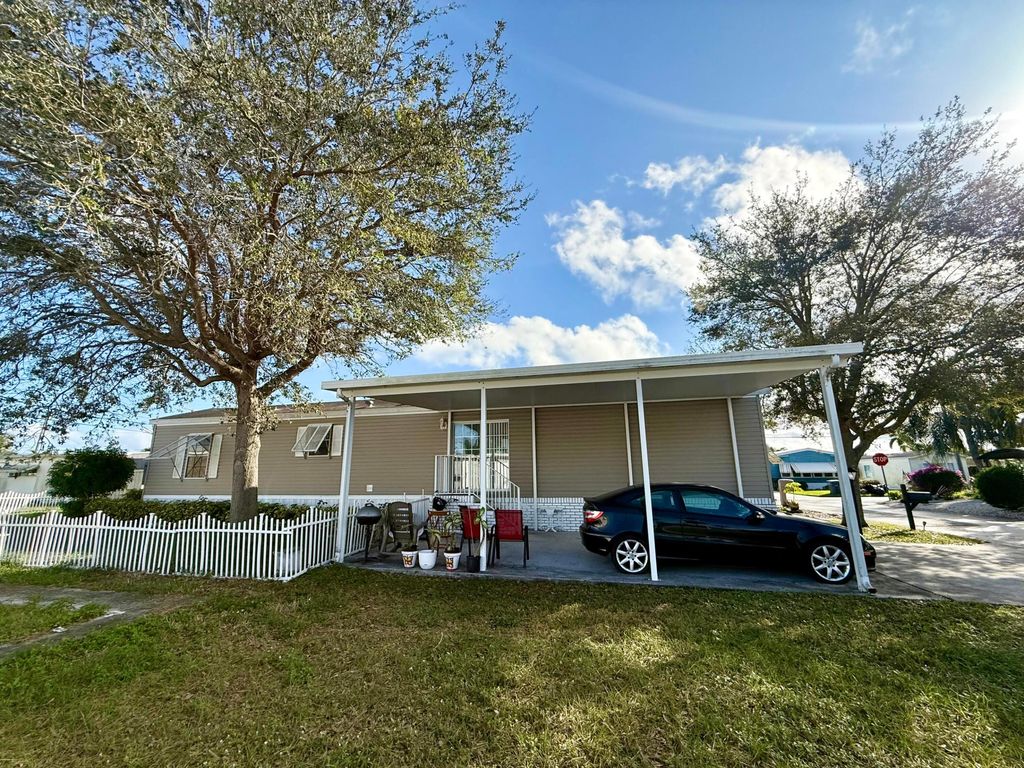 Photo of 8964 Pine Street, Boynton Beach, FL 33436 (MLS # R11157060)
