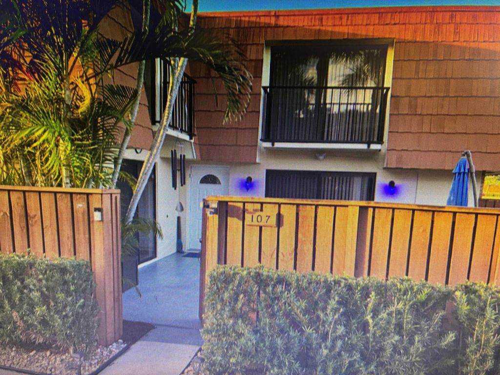 Photo of 107 Buttonwood Lane #107, Boynton Beach, FL 33436 (MLS # B26016531)