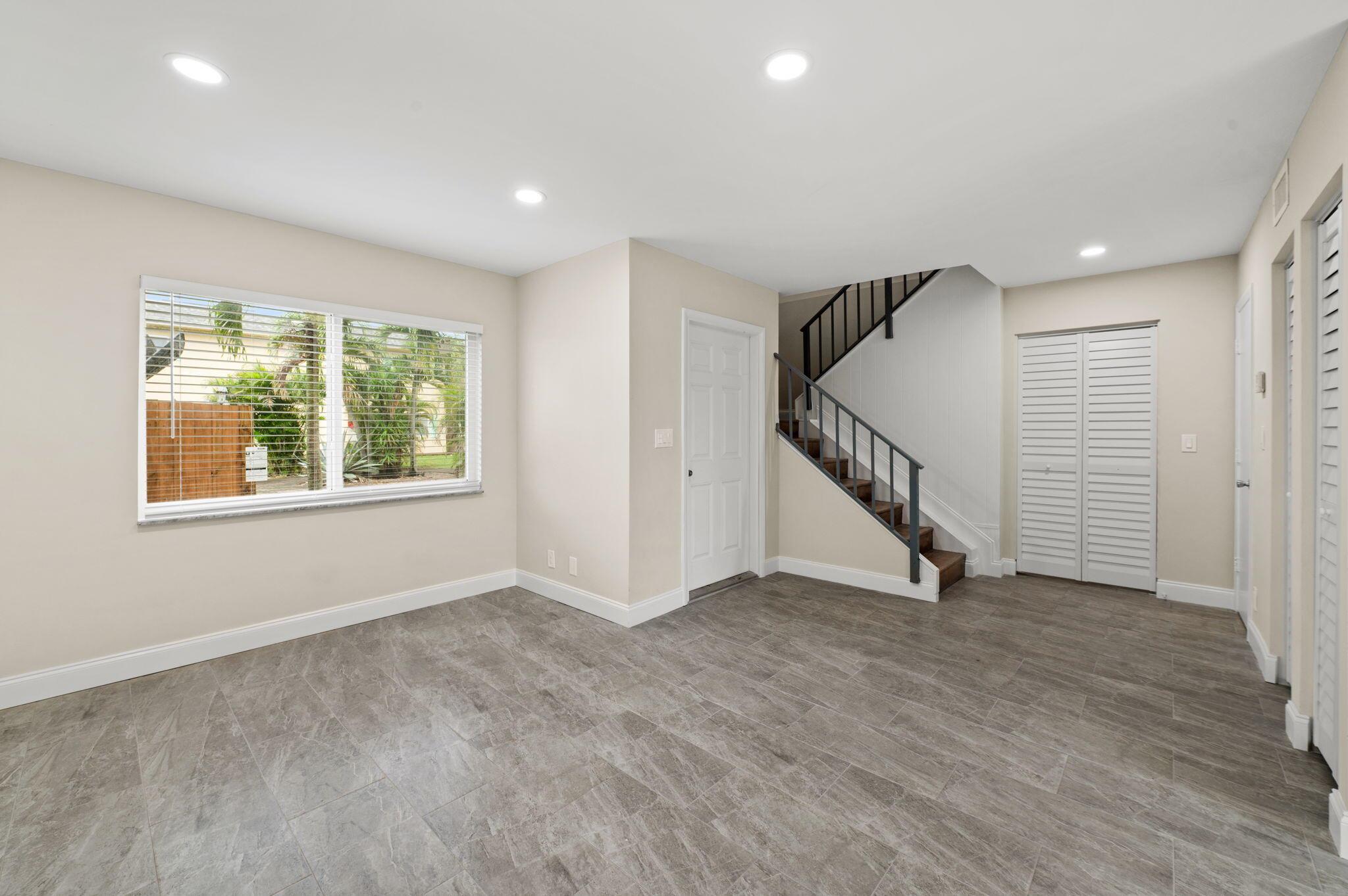 COUNTRY CLUB VILLAGE SEC - Residential Lease