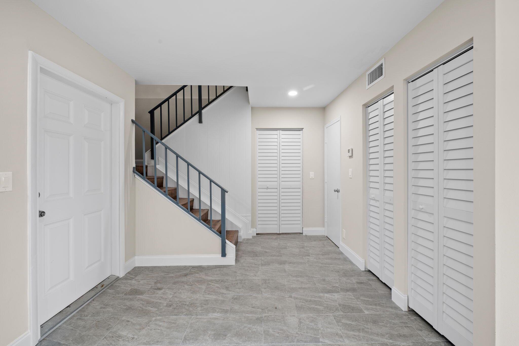 COUNTRY CLUB VILLAGE SEC - Residential Lease