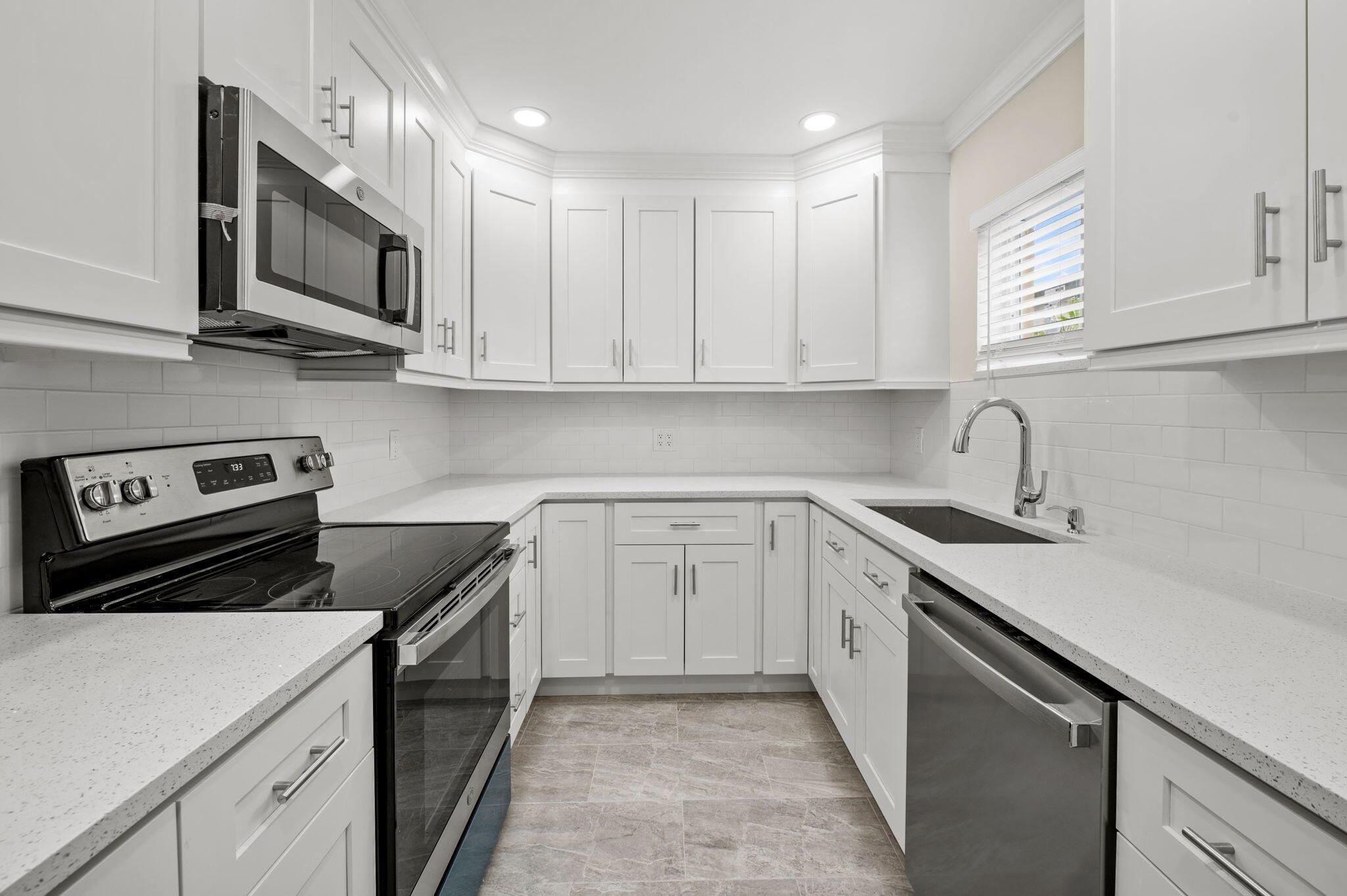 COUNTRY CLUB VILLAGE SEC - Residential Lease