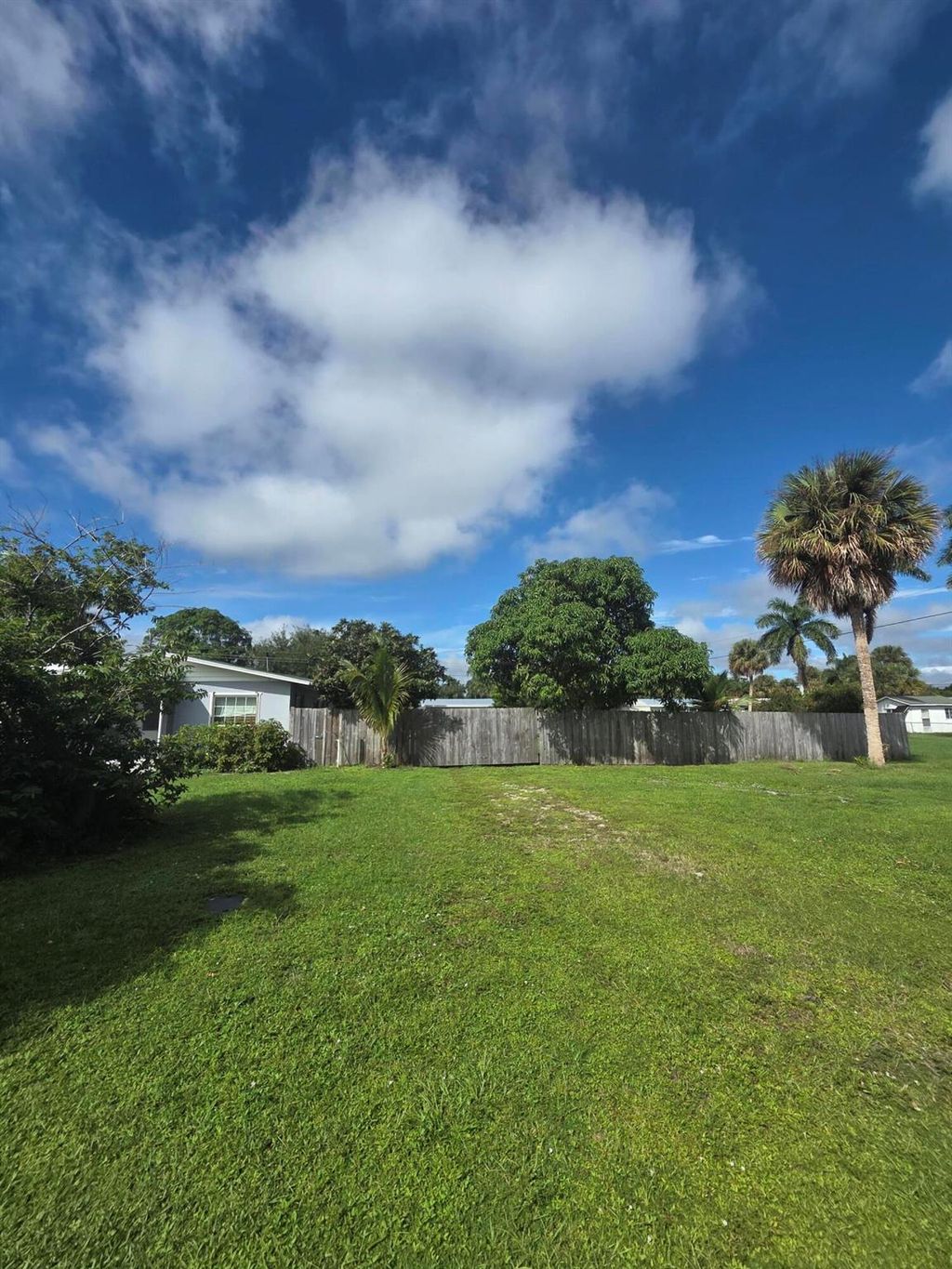 Photo of 604 SE Madison Avenue, Stuart, FL 34996 (MLS # R11135491)