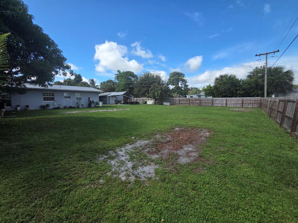 Photo of 604 SE Madison Avenue, Stuart, FL 34996 (MLS # R11135491)