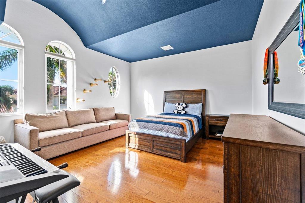 TROPIC ISLE - Residential