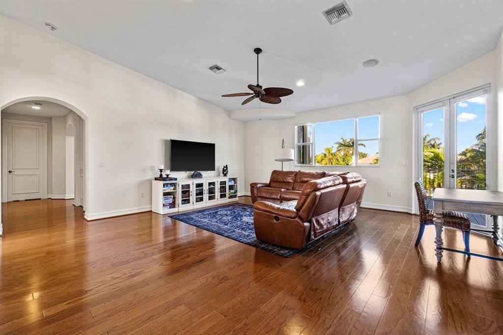 TROPIC ISLE - Residential