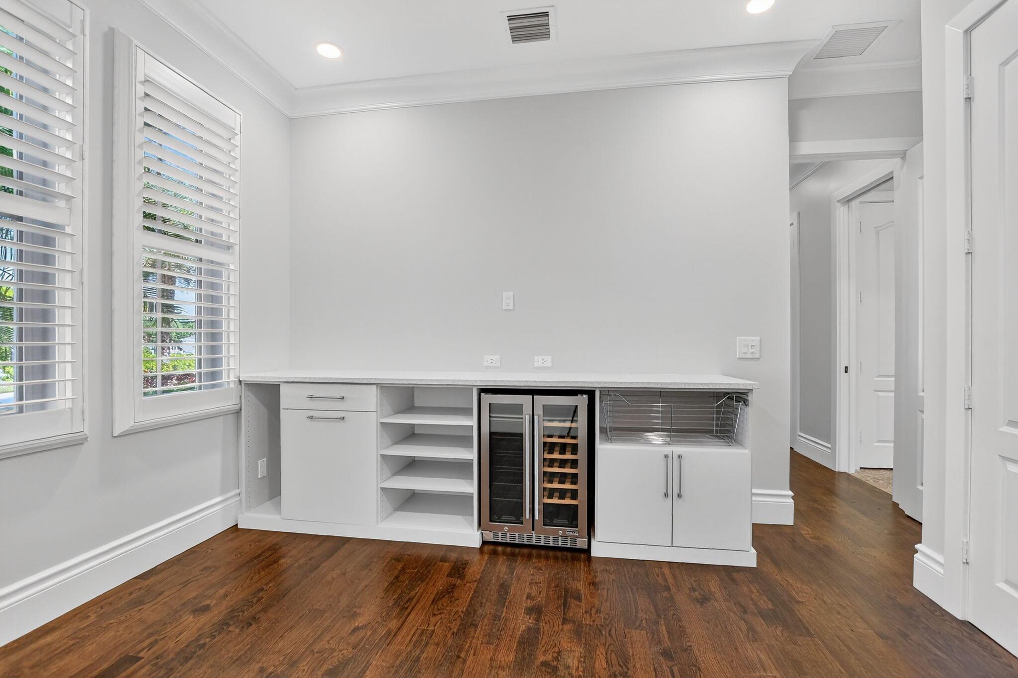 SPANISH VILLAGE - Residential Lease