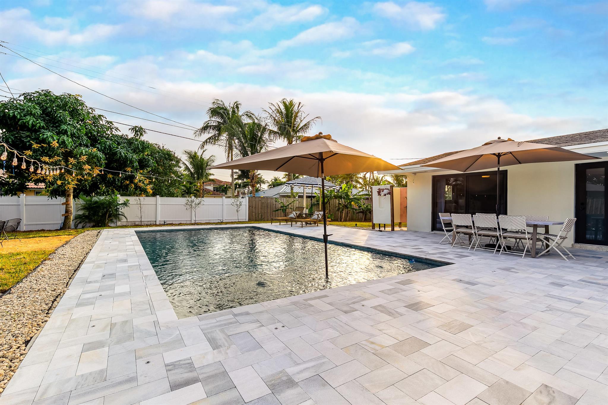 TEQUESTA COUNTRY CLUB - Residential