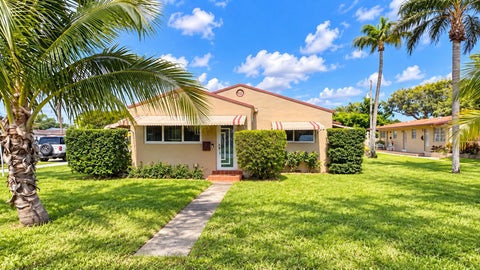 Photo of 2347 Harding Street, Hollywood, FL 33020 (MLS # B26073662)