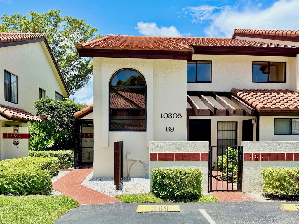 Photo of 10805 Bahama Palm Way #201, Boynton Beach, FL 33437 (MLS # F10543123)