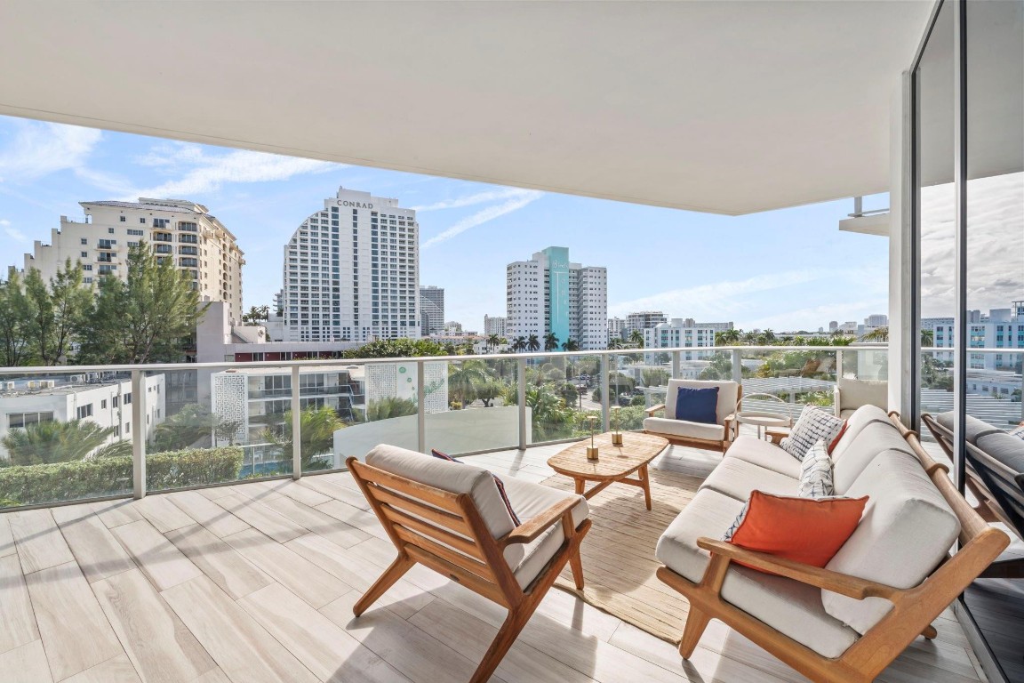 PARAMOUNT FT LAUDERDALE - Residential