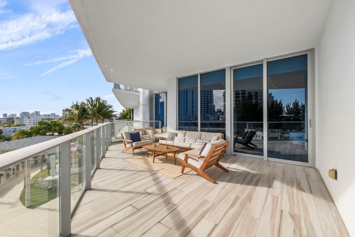 PARAMOUNT FT LAUDERDALE - Residential