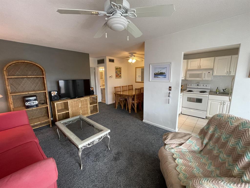 LIGHTHOUSE POINT GARDENS - Residential