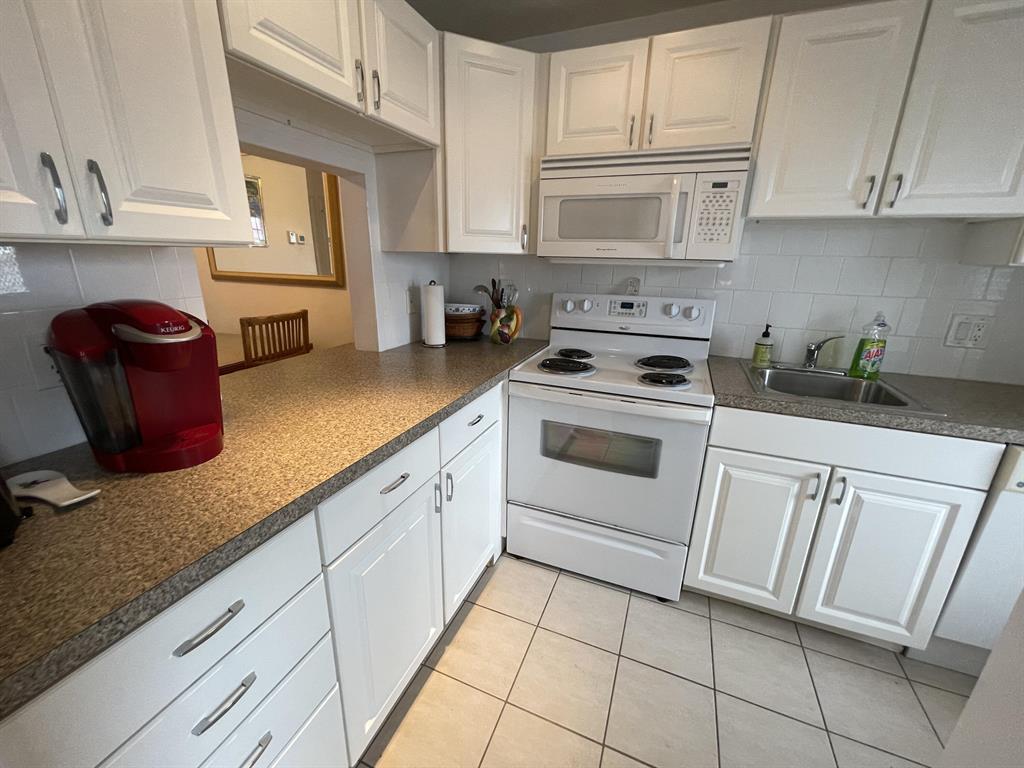 LIGHTHOUSE POINT GARDENS - Residential