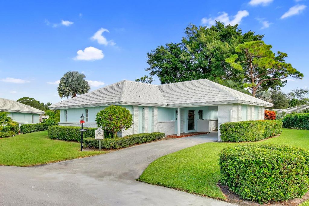 Photo of 2 Slash Pine Drive, Boynton Beach, FL 33436 (MLS # R11148502)