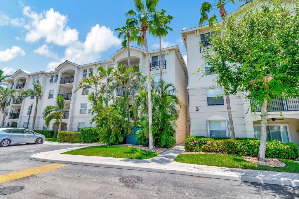 Photo of 3317 Tuscany Way, Boynton Beach, FL 33435 (MLS # B26015776)