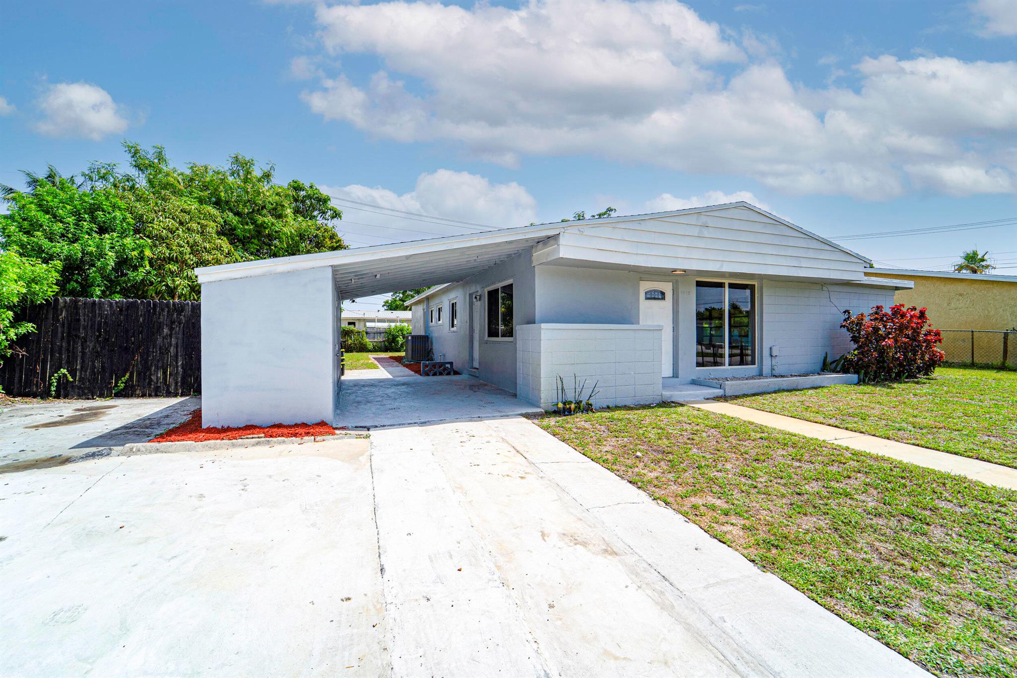 1415 W Broward Street
