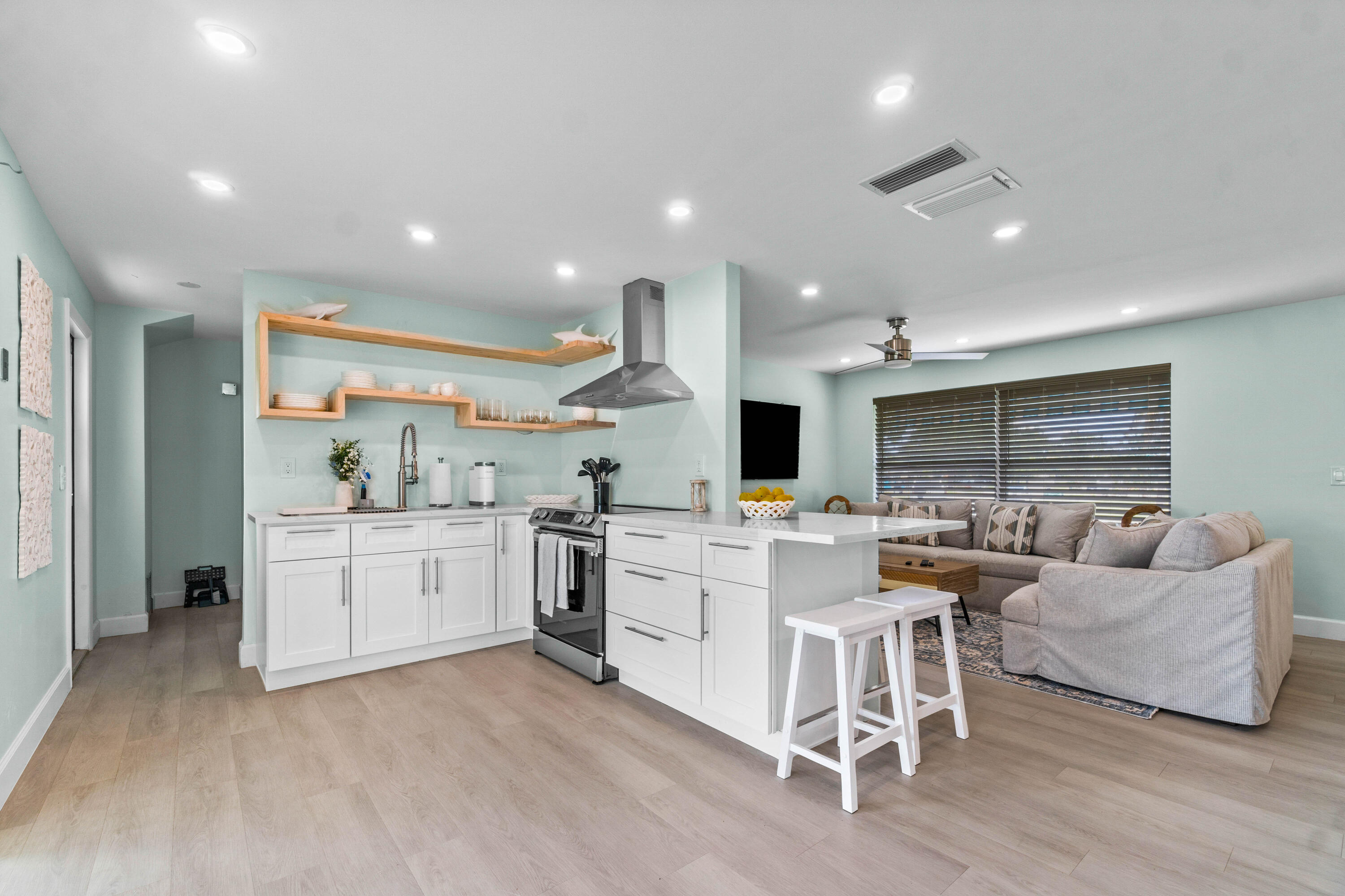 PALM BEACH SQUARE UNIT 6 - Residential