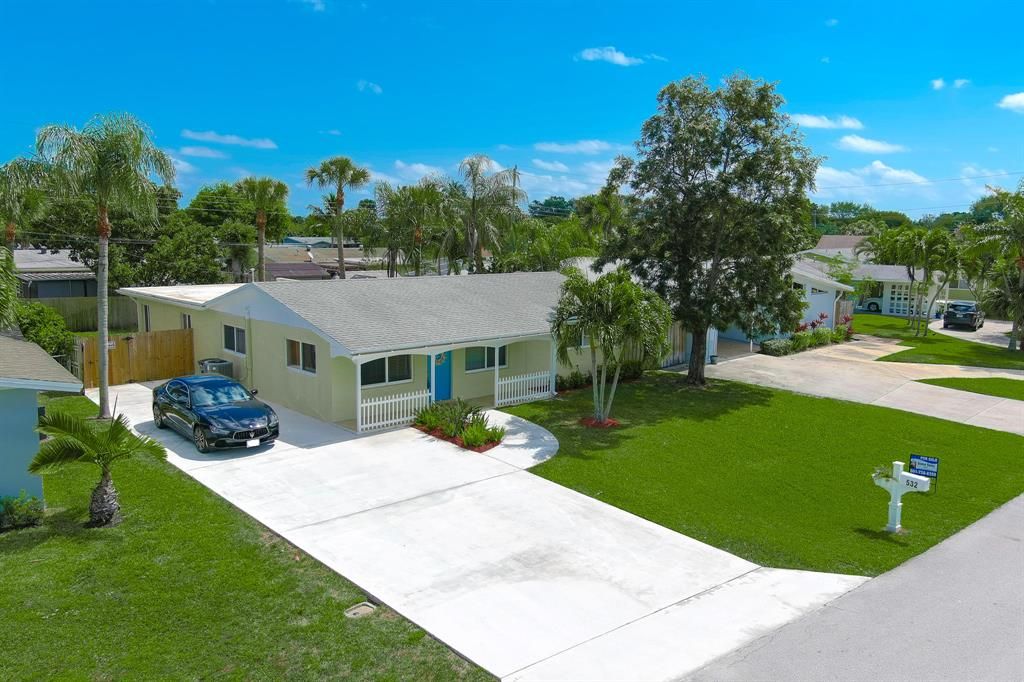 Photo of 532 Riverside Drive, Palm Beach Gardens, FL 33410 (MLS # R10695956)