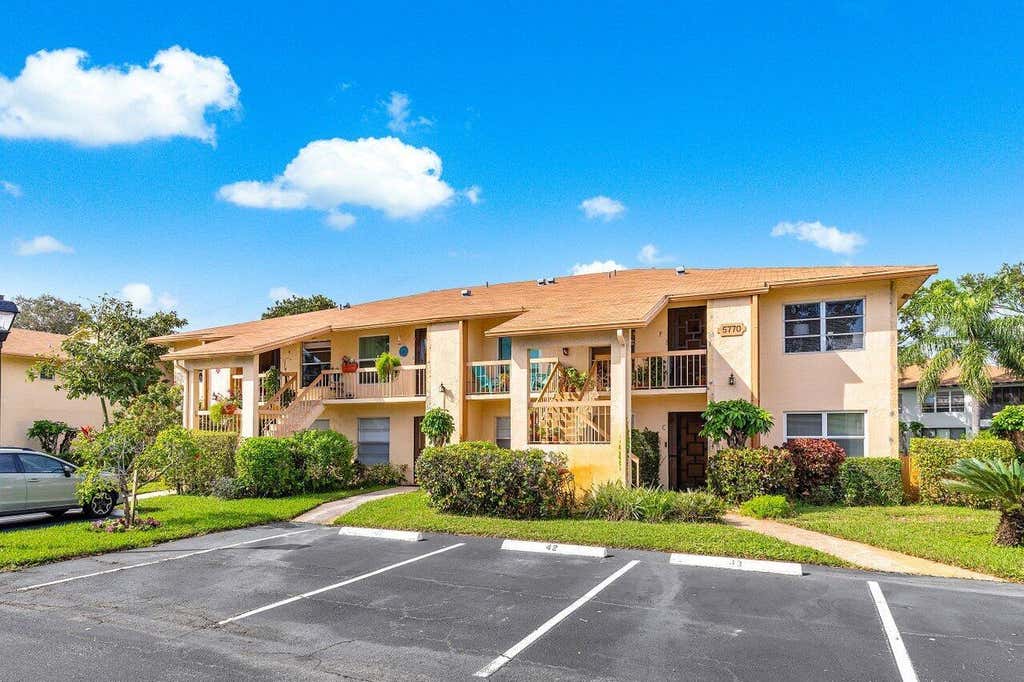 Photo of 5770 Princess Palm Court #F, Delray Beach, FL 33484 (MLS # R10941366)