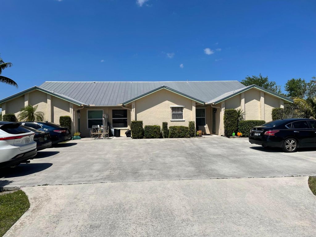Photo of 7607 SE Hobe Terrace, Hobe Sound, FL 33455 (MLS # B26026944)