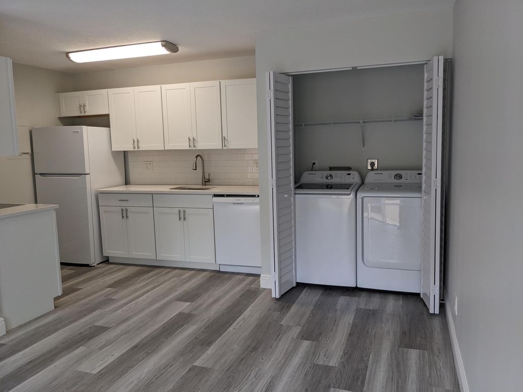 Photo of 633 Executive Center Drive #L104, West Palm Beach, FL 33401 (MLS # R10997968)