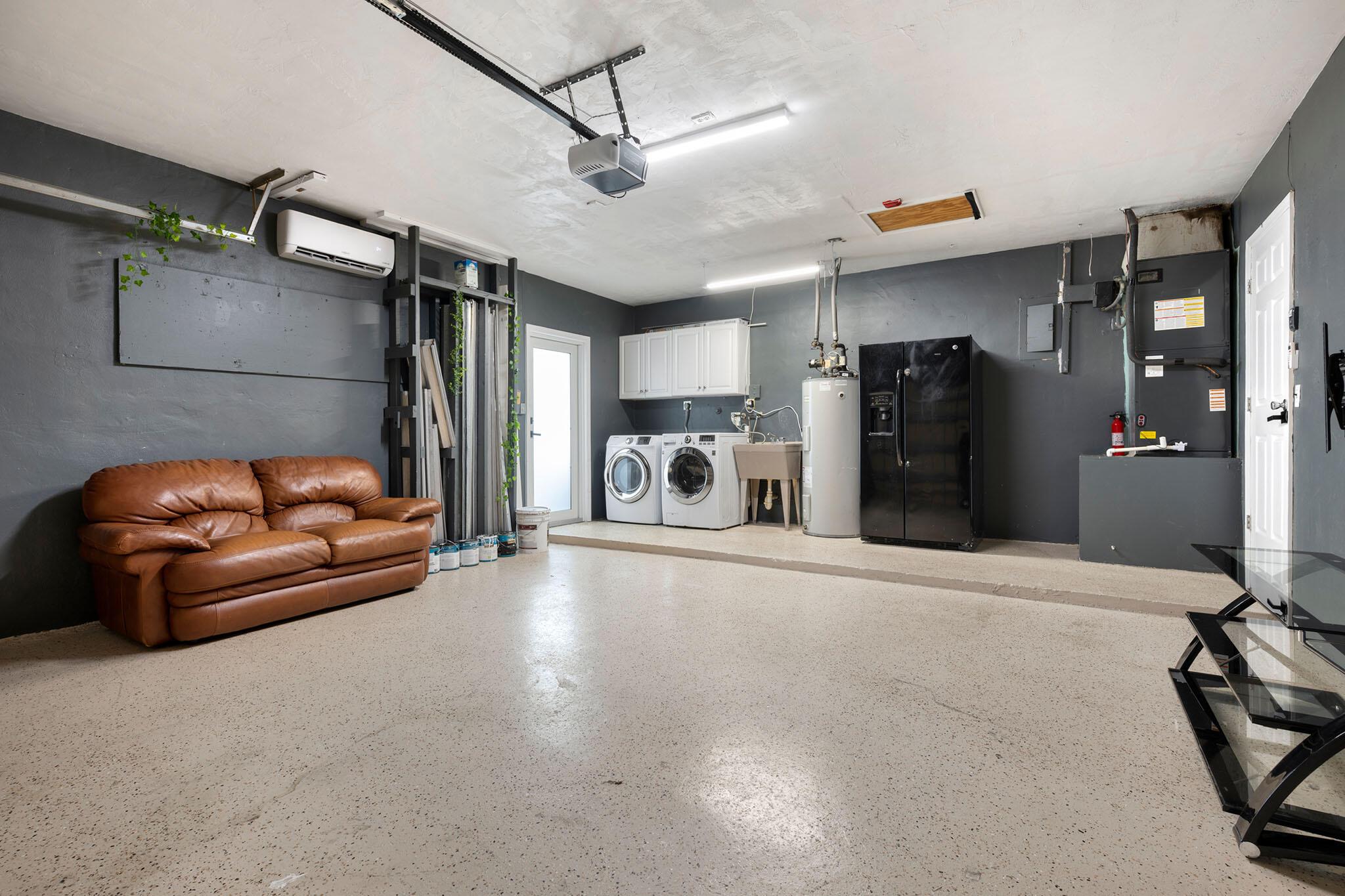 BOCA RATON SQUARE - Residential Lease