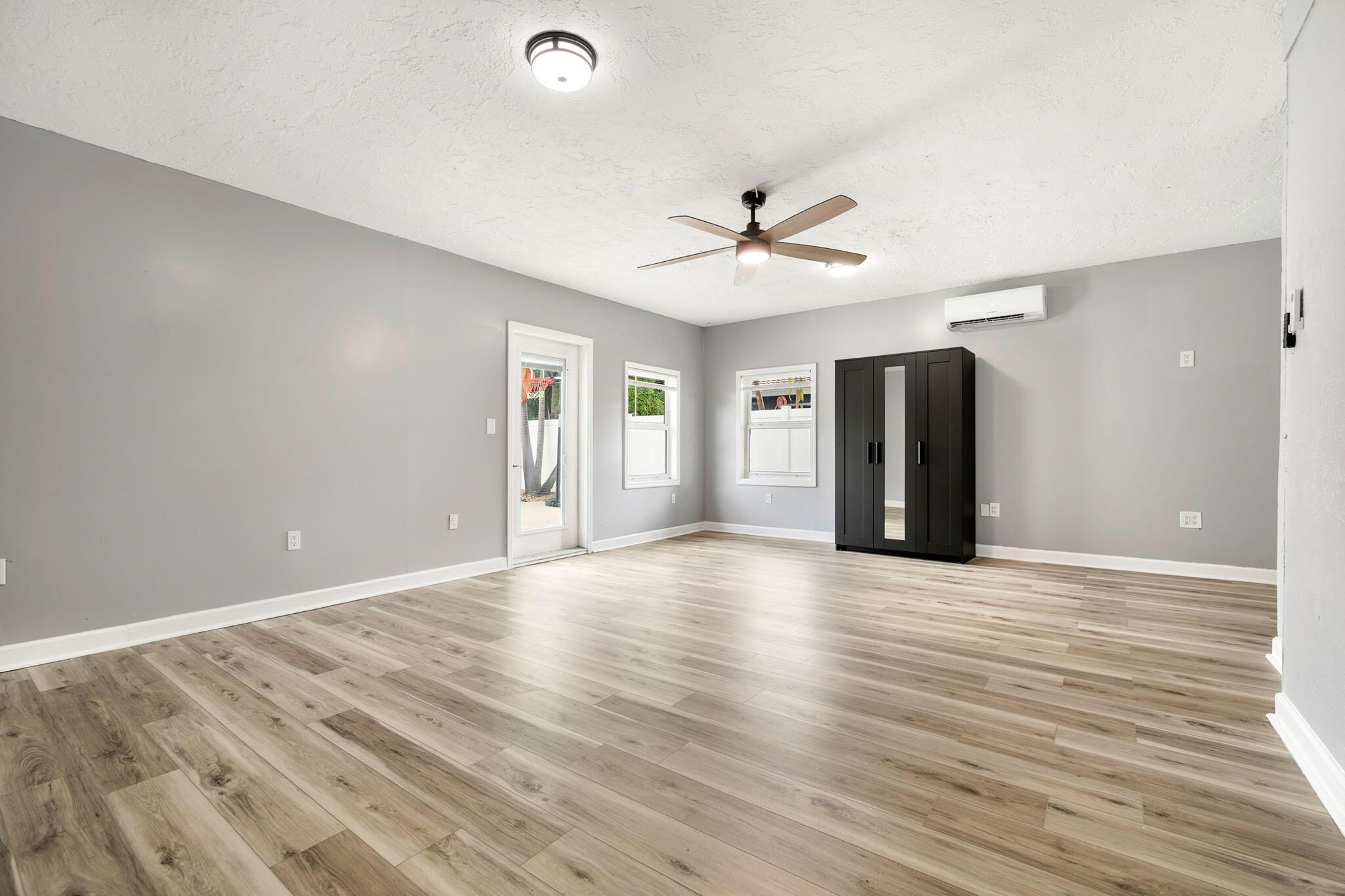 BOCA RATON SQUARE - Residential Lease
