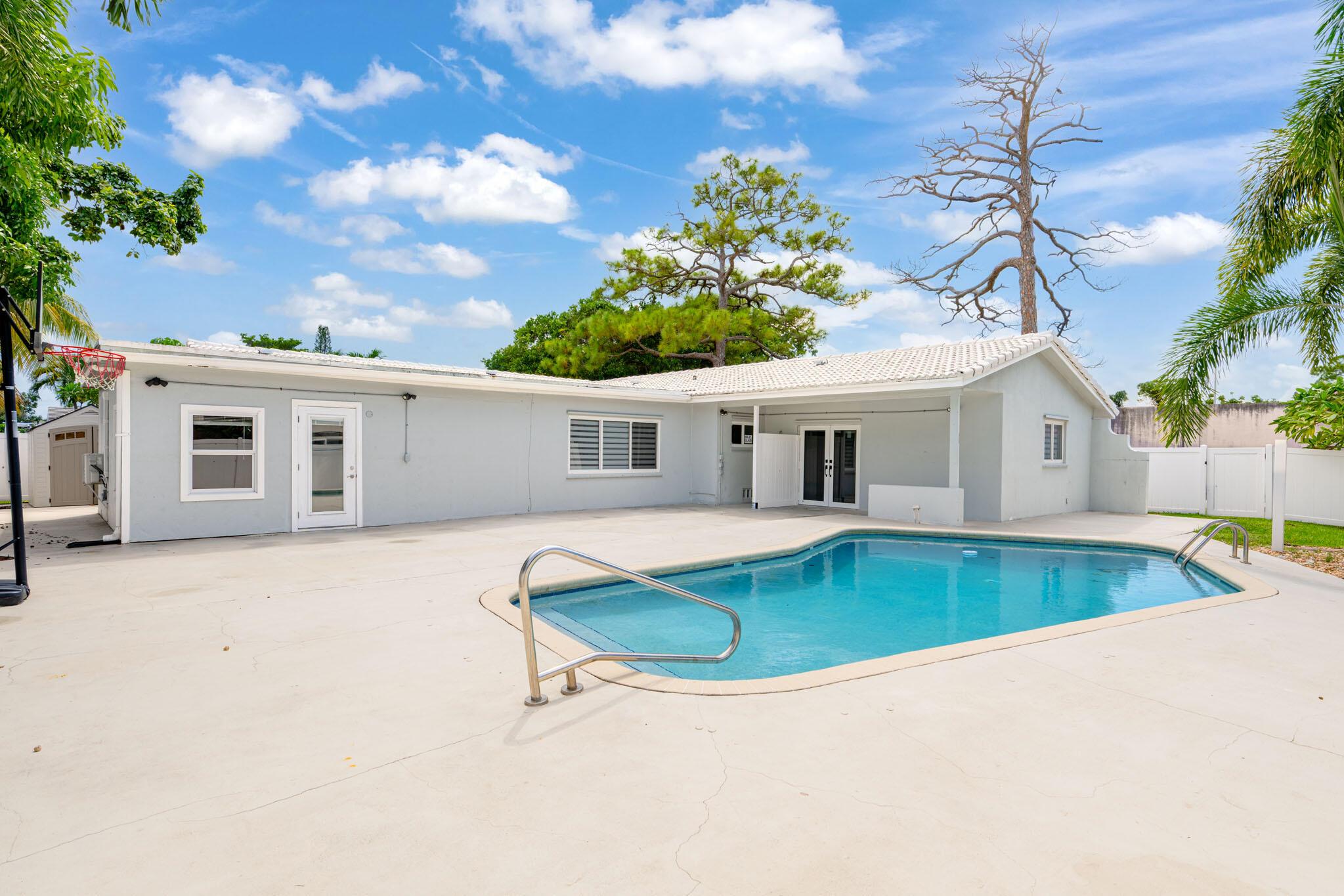 BOCA RATON SQUARE - Residential Lease