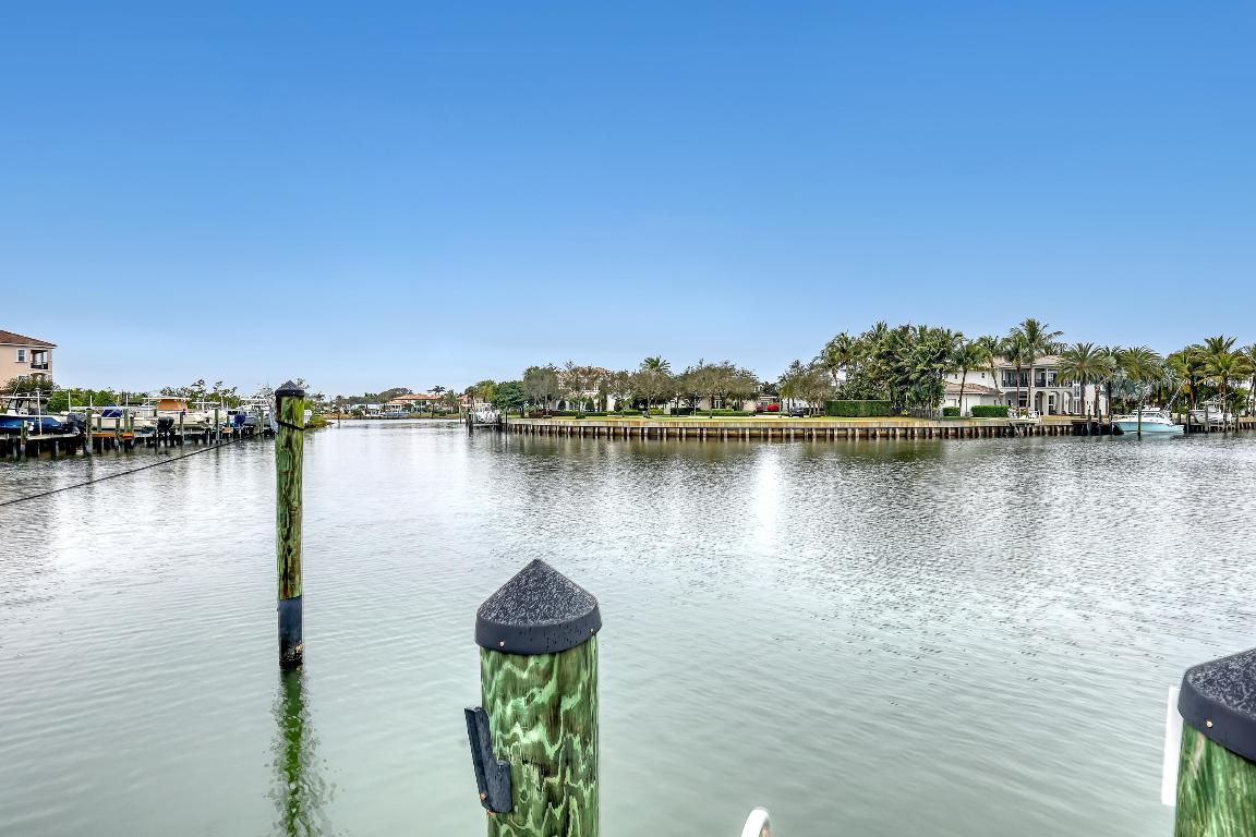 CARRIAGE HOMES AT FRENCHMANS HARBOR CONDO - Residential