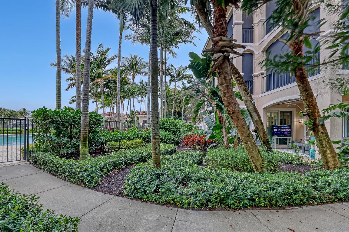 CARRIAGE HOMES AT FRENCHMANS HARBOR CONDO - Residential