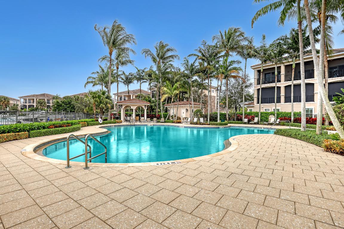 CARRIAGE HOMES AT FRENCHMANS HARBOR CONDO - Residential