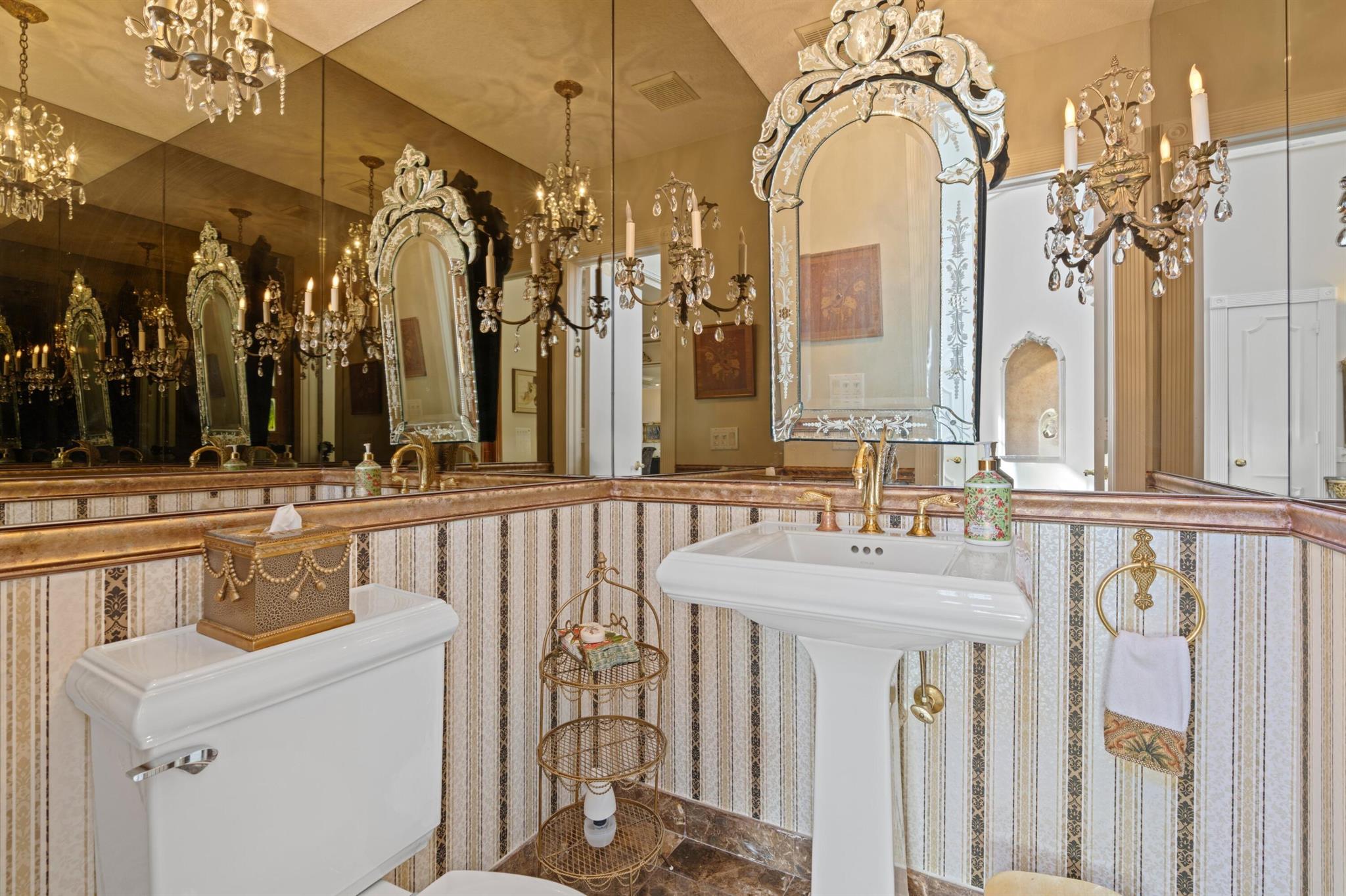 PINE POINT - Residential