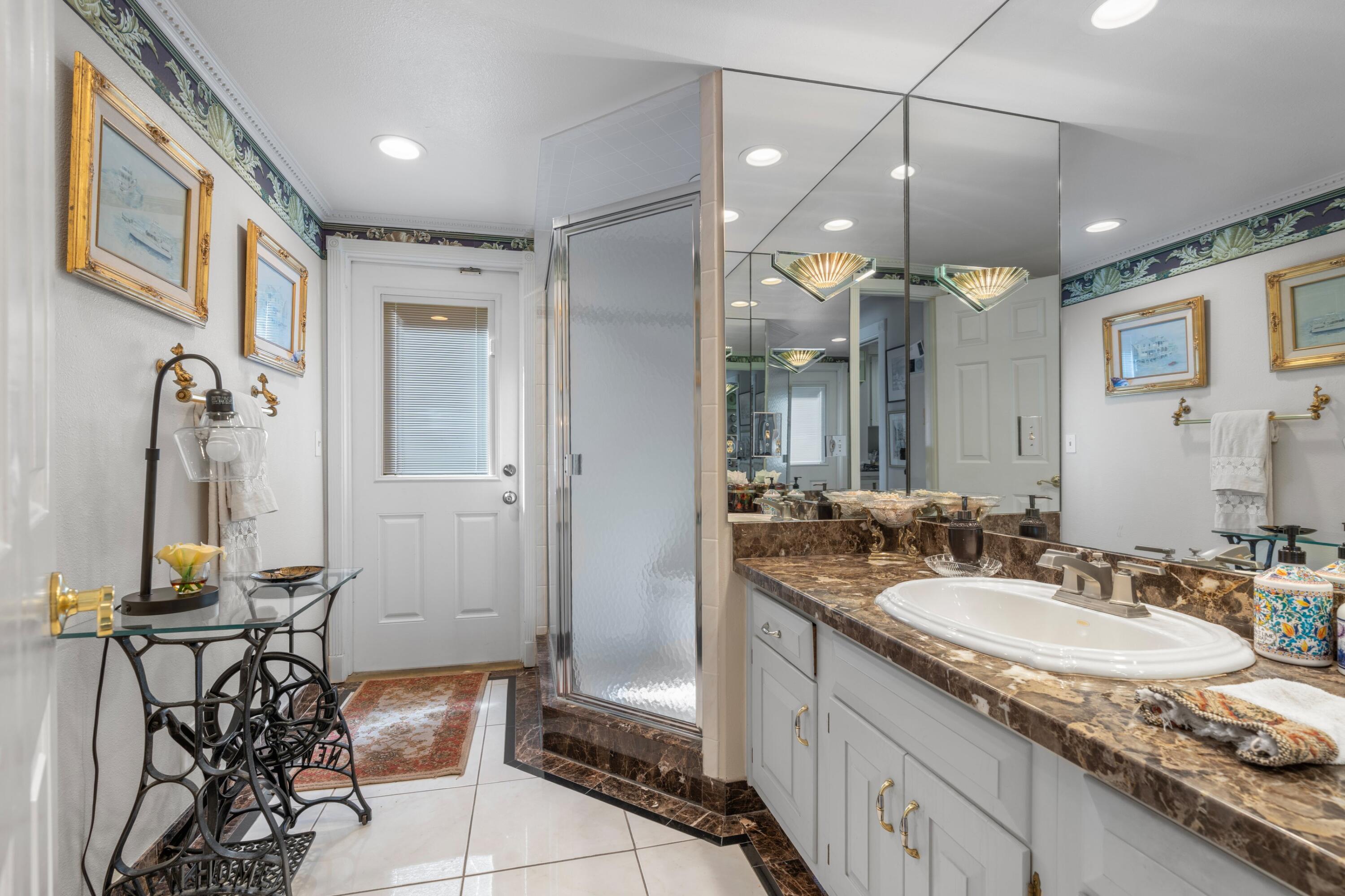 PINE POINT - Residential