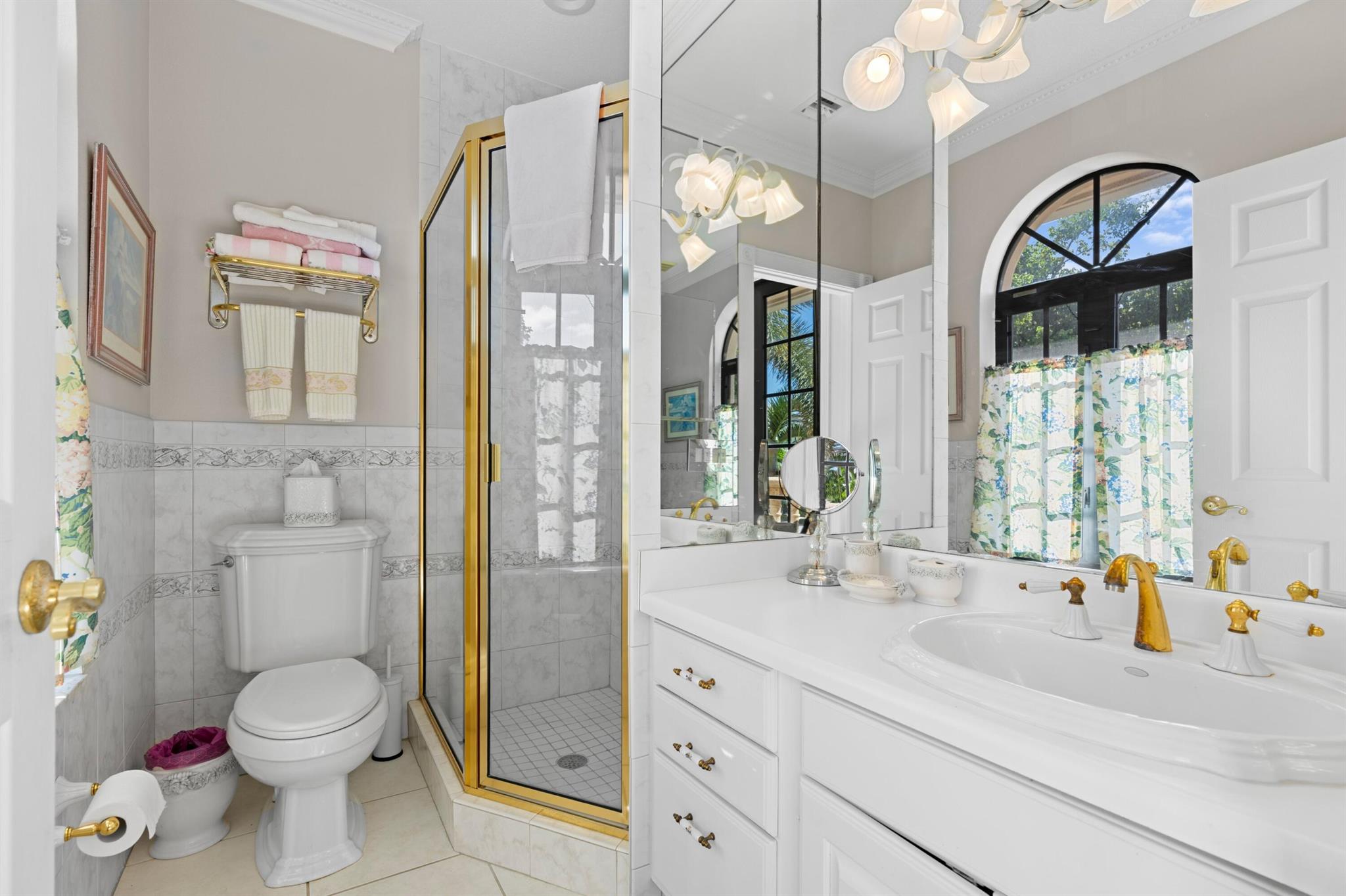 PINE POINT - Residential