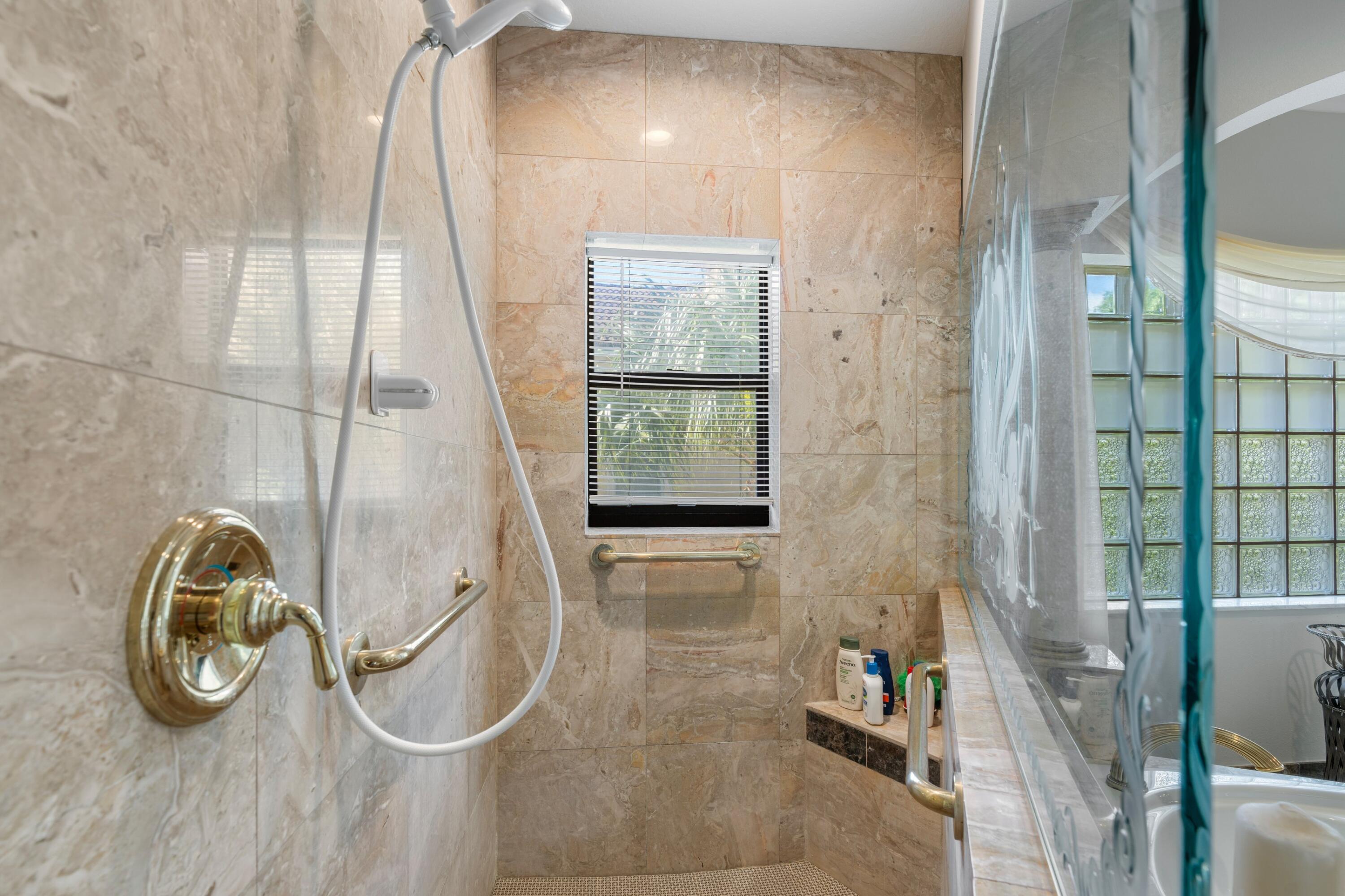 PINE POINT - Residential