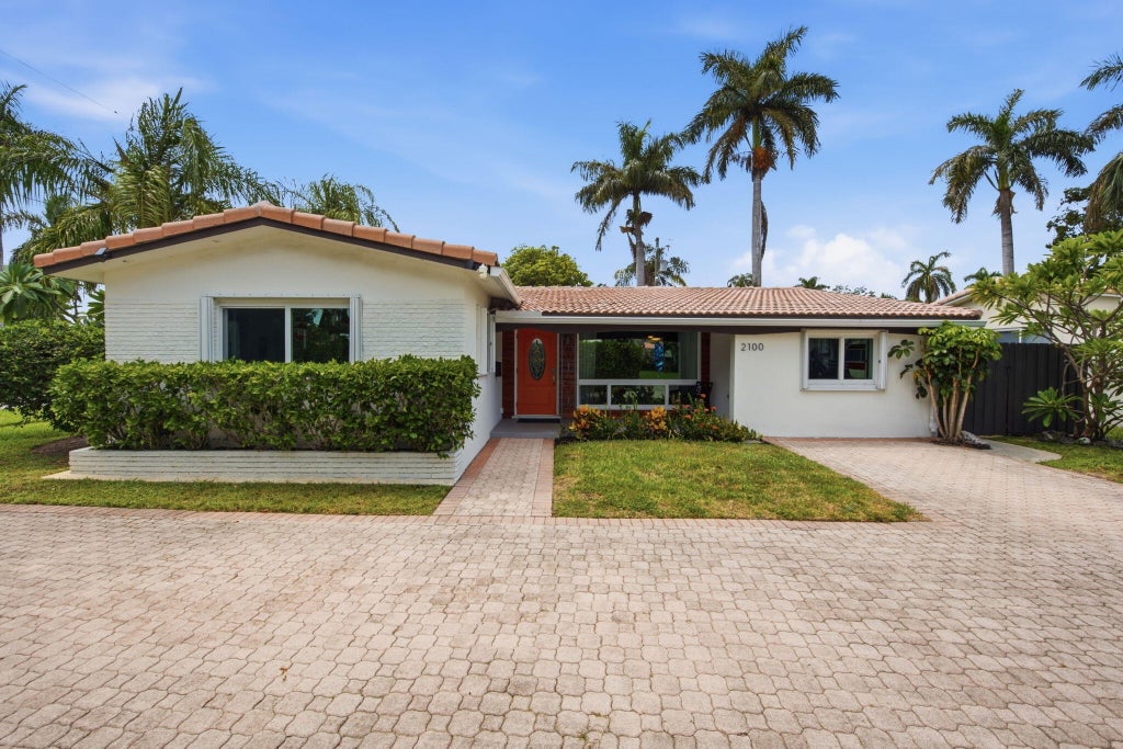 Photo of 2100 N 14th Terrace, Hollywood, FL 33020 (MLS # B26055995)