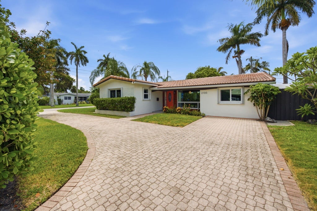 Photo of 2100 N 14th Terrace, Hollywood, FL 33020 (MLS # B26055995)