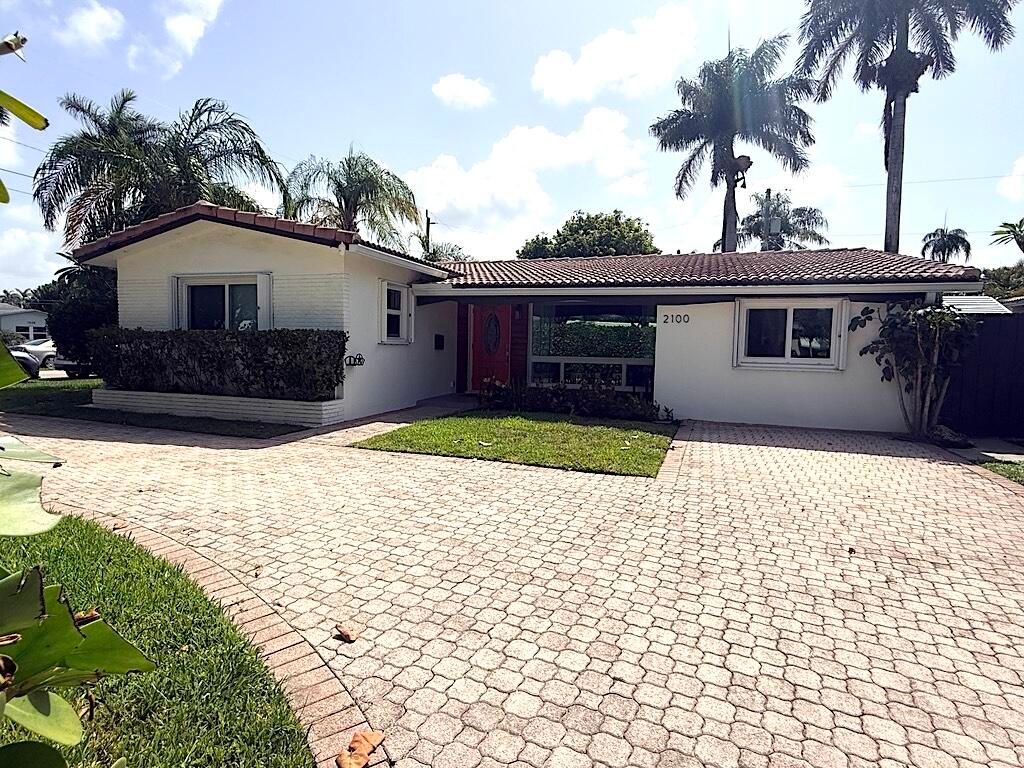 Photo of 2100 N 14th Terrace, Hollywood, FL 33020 (MLS # B26055995)