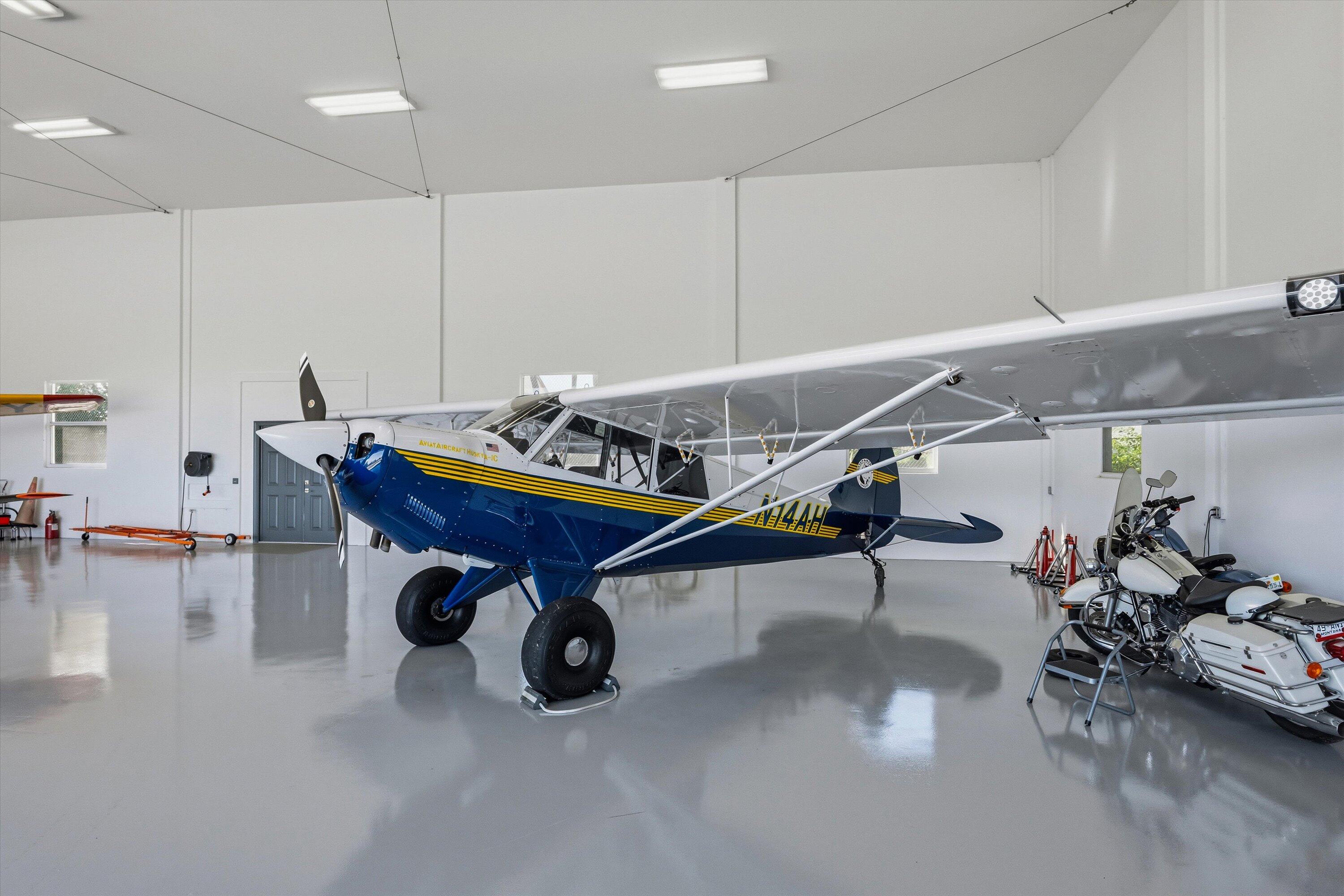 WELLINGTON AERO CLUB OF THE LANDINGS AT WELLINGTON - Residential