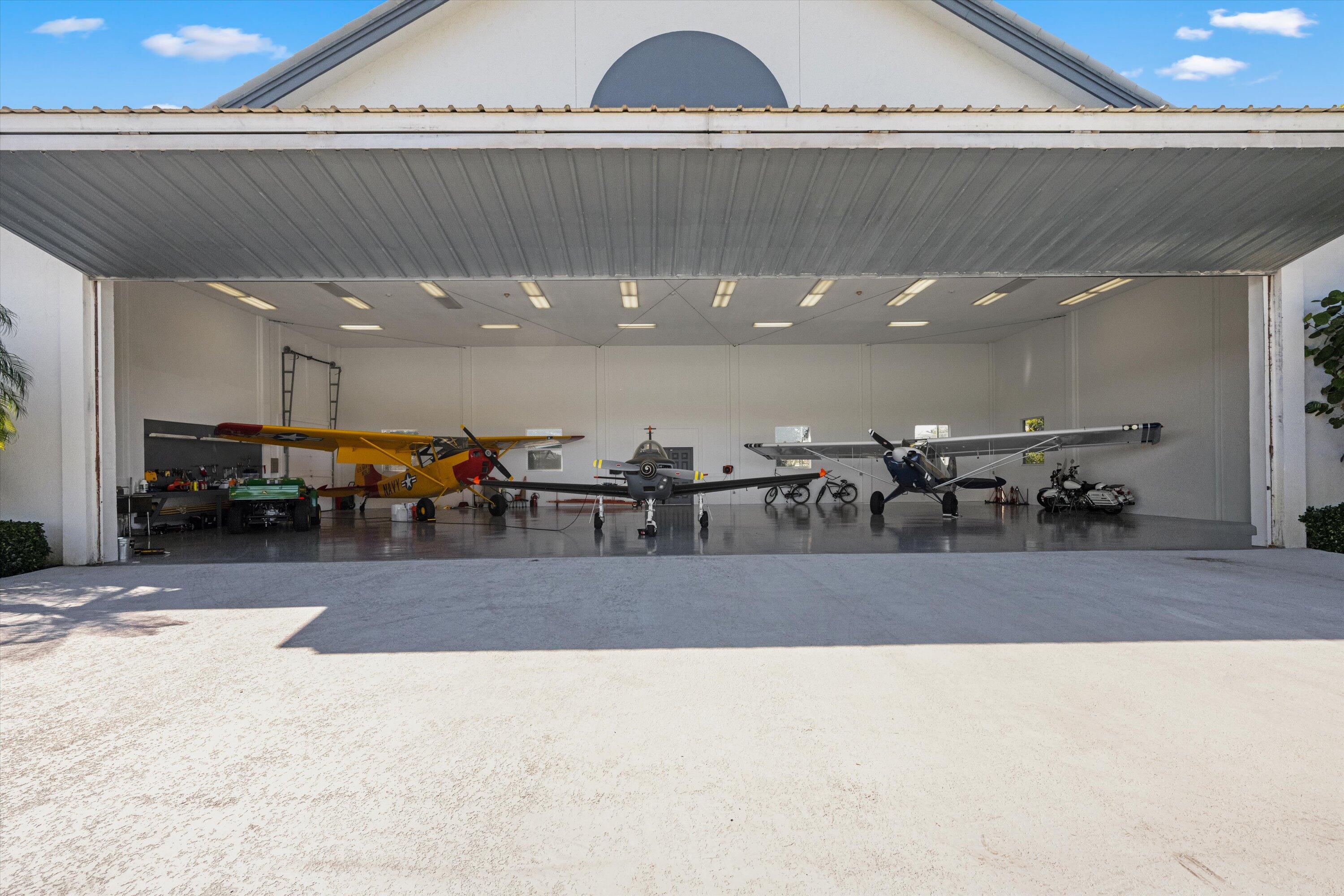 WELLINGTON AERO CLUB OF THE LANDINGS AT WELLINGTON - Residential