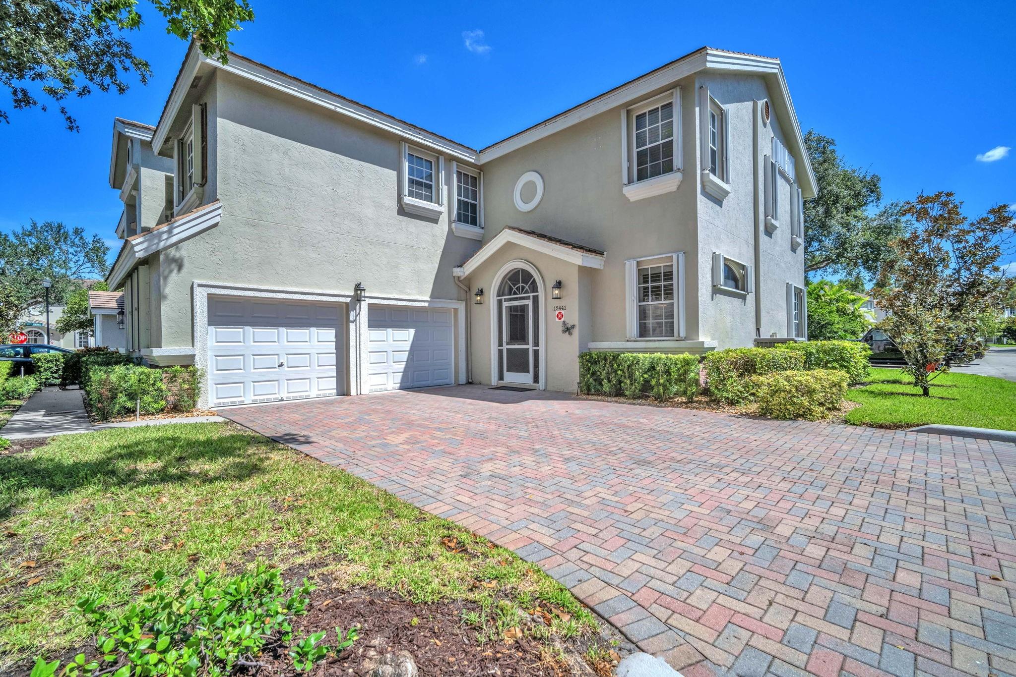 WAKE UP TO SERENE GARDEN VIEWS & INDULGE IN RESORT STYLE AMENITIES, THIS CONDO HAS IT ALL!!!
THIS SPACIOUS, 1406 SQ FT, 1ST FLOOR, 2 BEDROOM 2 BATHROOM CONDO, WITH 1 CAR GARAGE WILL CHECK ALL THE BOXES!!!
LOCATED IN EAGLE TRACE, THIS CONDOMINIUM HAS ALL THE AMENITIES YOU CAN THINK OF: IMPECCABLE COMMUNITY POOL JUST A FEW STEPS AWAY, FITNESS CENTER, GOLF COURSES, PICKLE BALL, TENNIS COURTS, BASKETBALL COURTS, AND CLUB HOUSE.