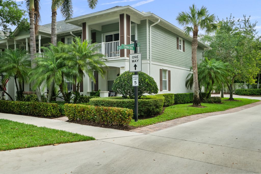 Photo of 3089 E Community Drive, Jupiter, FL 33458 (MLS # R10973637)