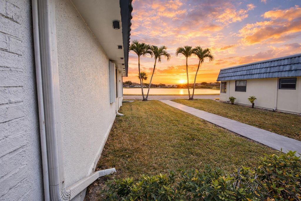 Photo of 35 Waterford B Way, Delray Beach, FL 33446 (MLS # R11167443)