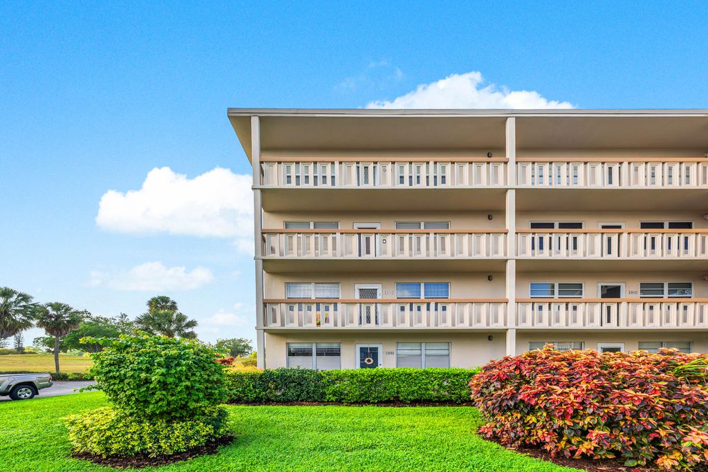 Photo of 2016 Ventnor Crescent #G, Deerfield Beach, FL 33442 (MLS # B26004787)